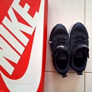 Nike unisex shoes size 12c